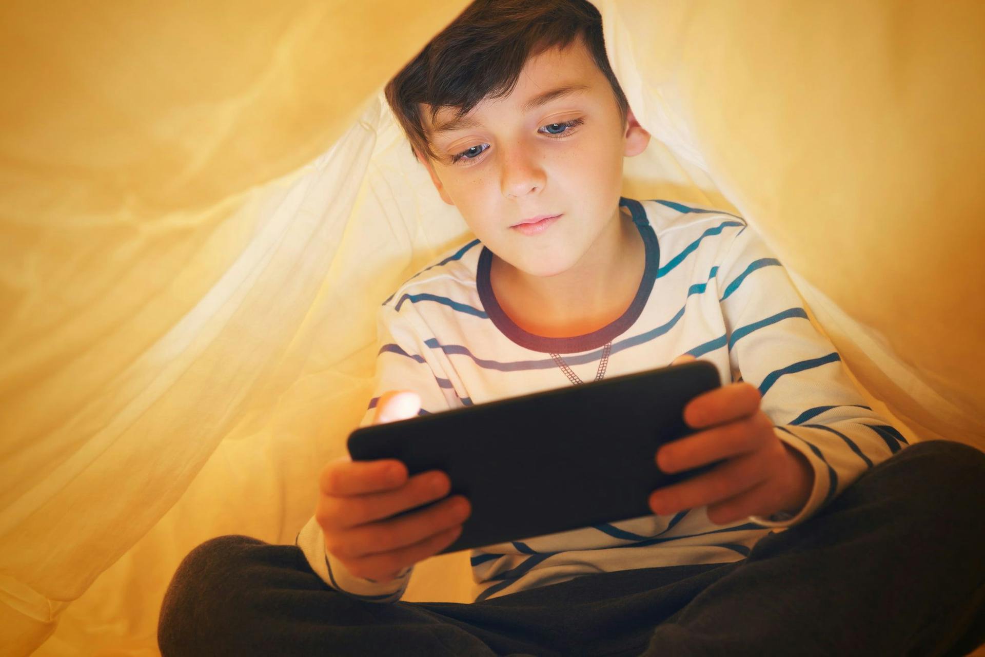 Smartphones Linked to Mental Health Problems in Children As Young As Two