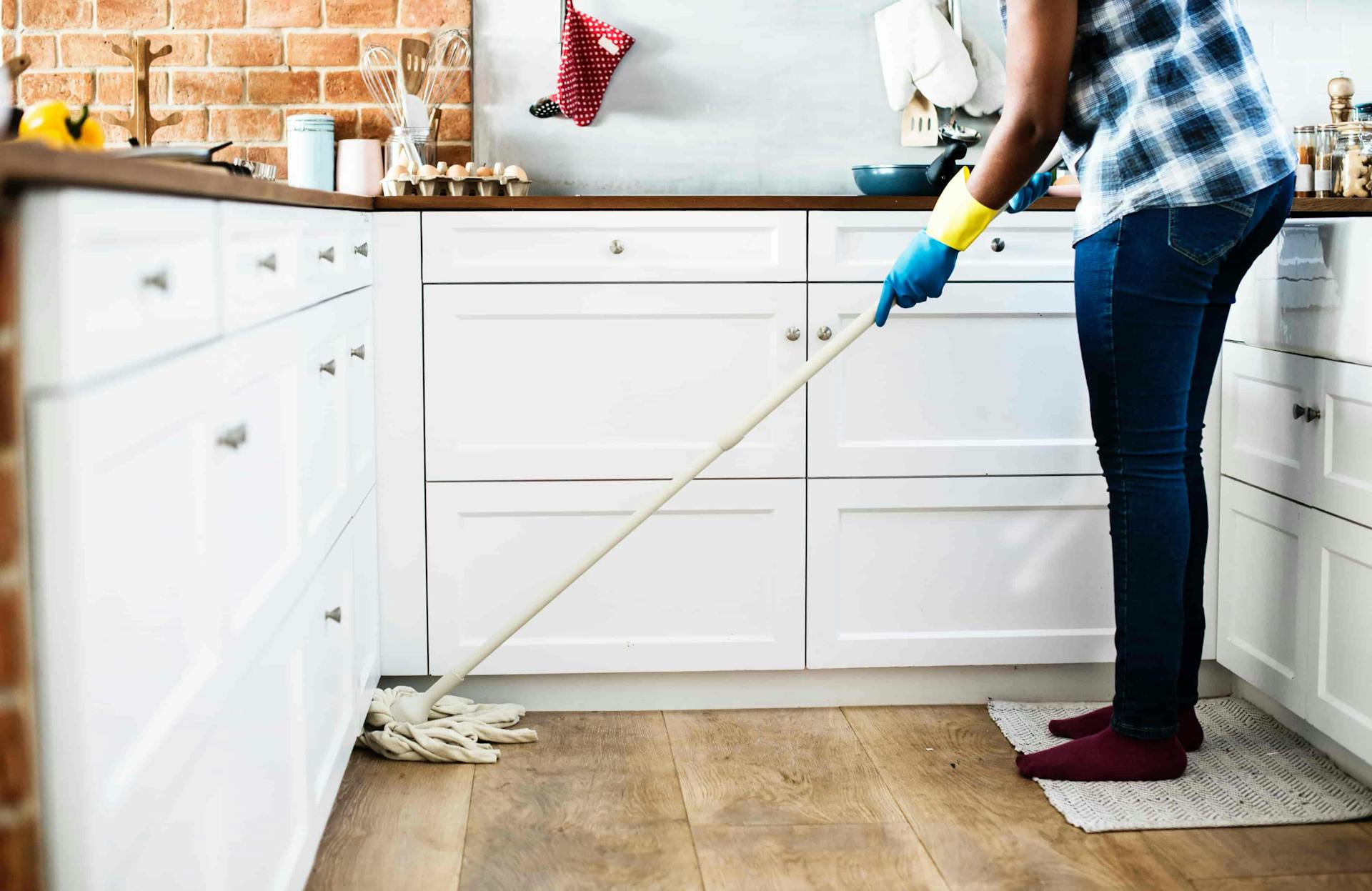Brits Spend Over 7 Hours Tidying Each Week, New Research Reveals