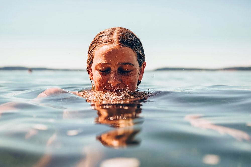 What are the benefits of cold water swimming?