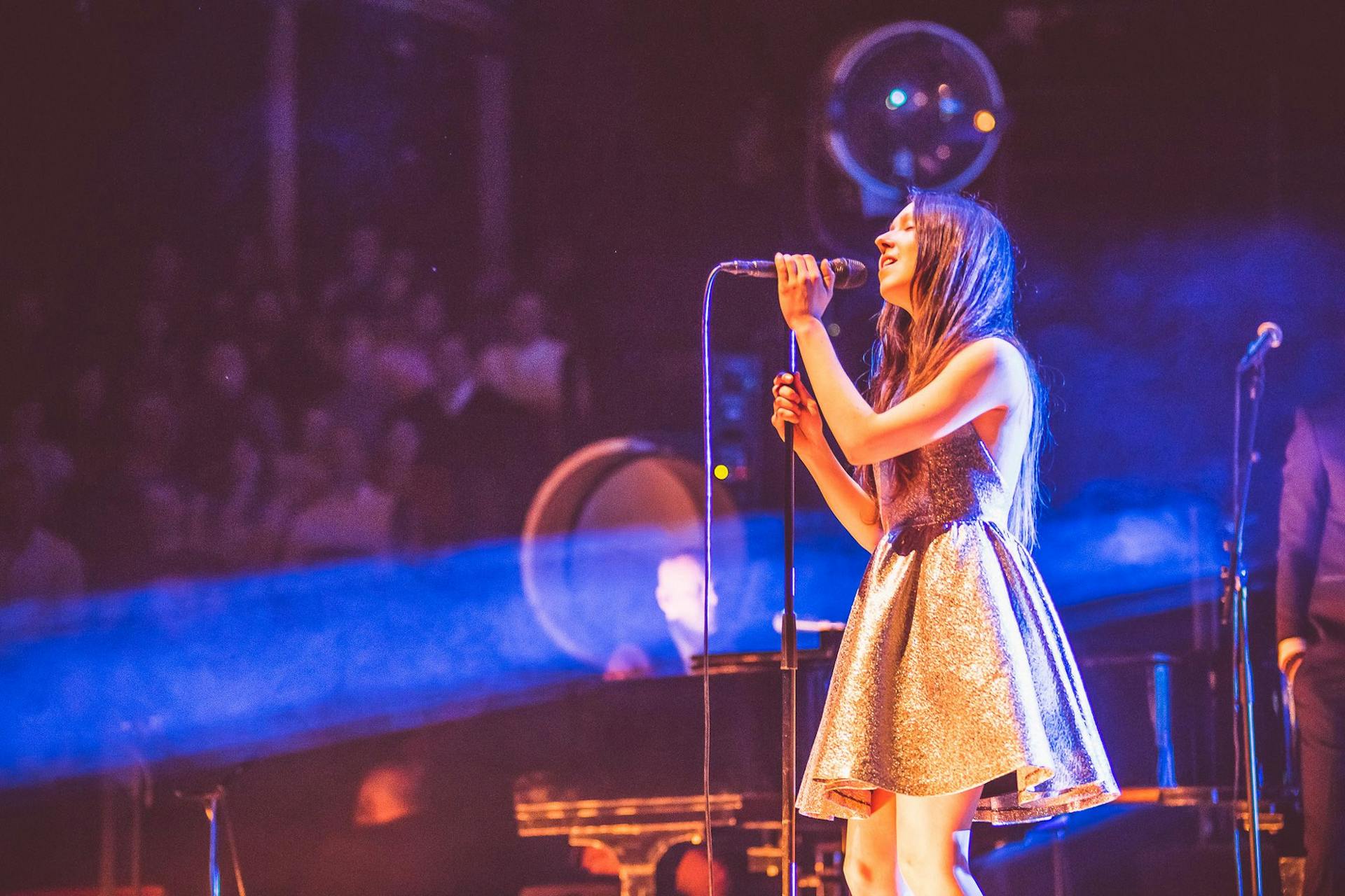 Natalie singing on the stage at The Royal Albert Hall