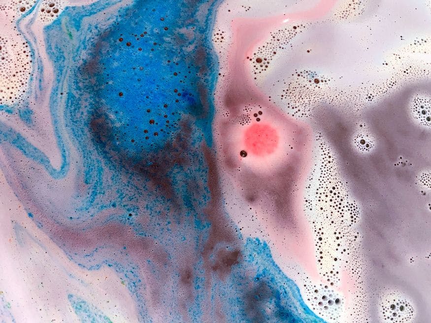 A step-by-step guide to making your own bath bomb