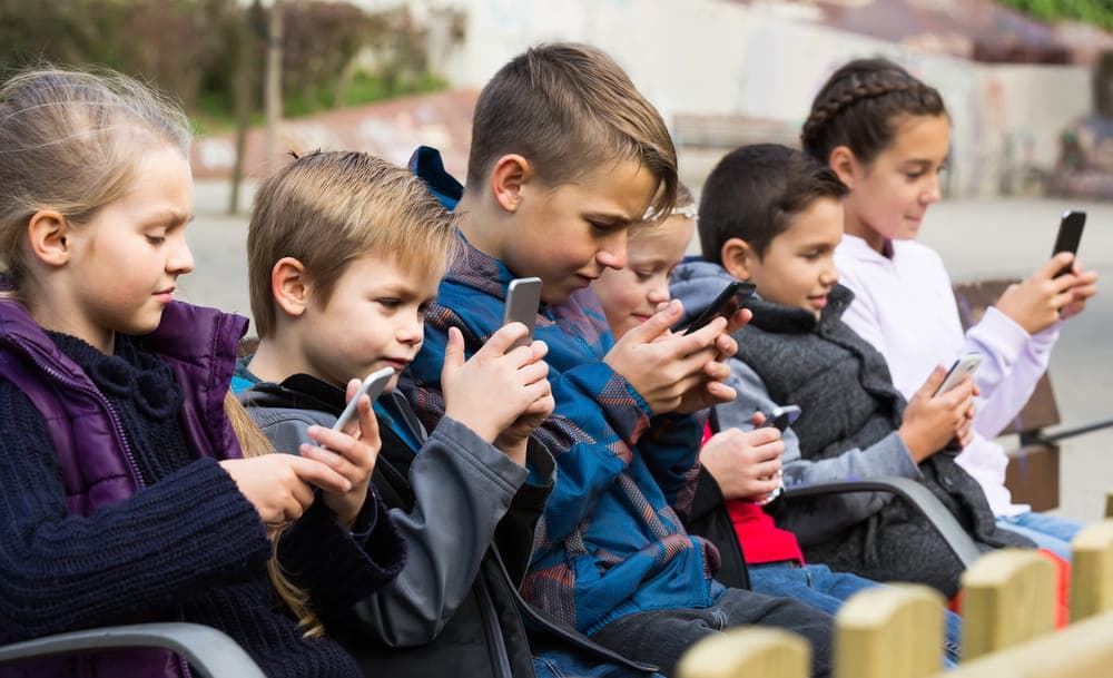 Health Advocates Urge Facebook to Shut Down ‘Messenger Kids’ App