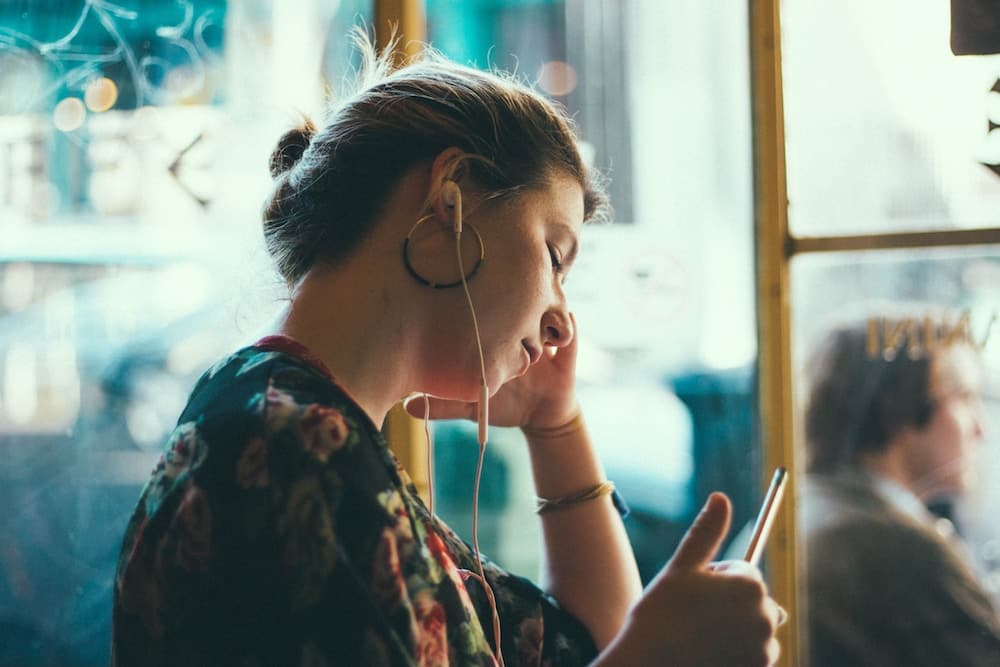 woman sat in cafe