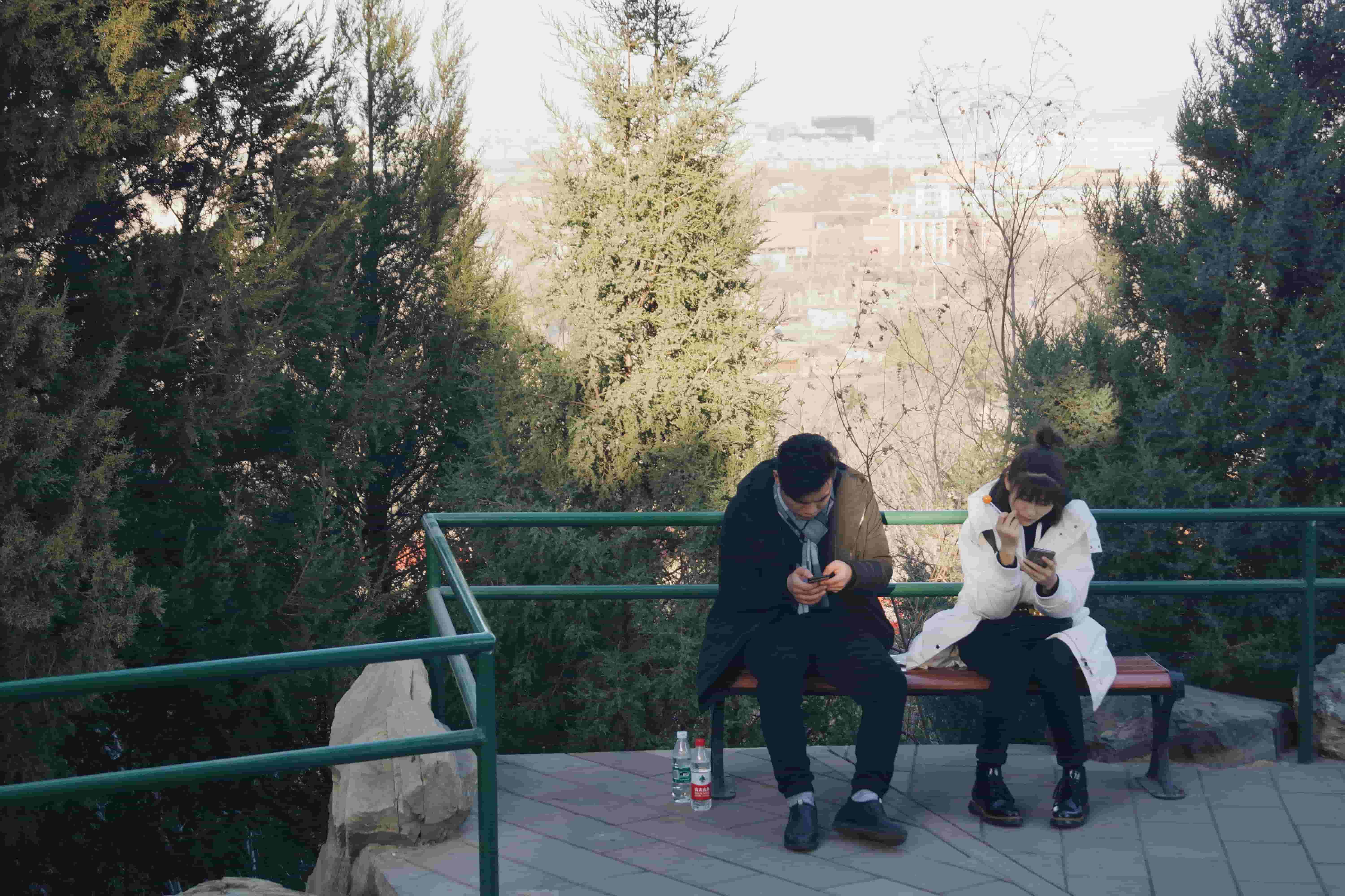 How To Stop Your Phone From Affecting Your Relationships