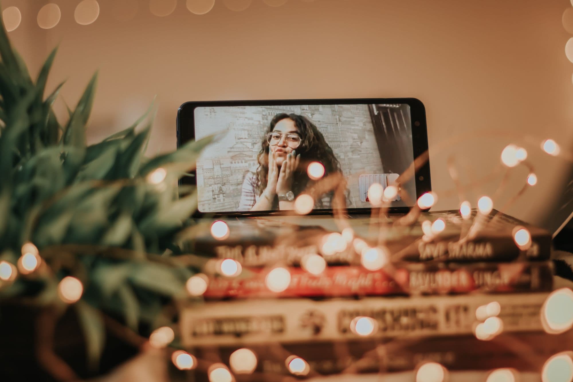 57% of British Singletons Turn to Virtual Dating to Ease Loneliness
