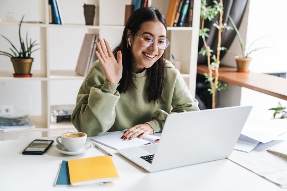 How to maintain good communication with your boss while working remotely