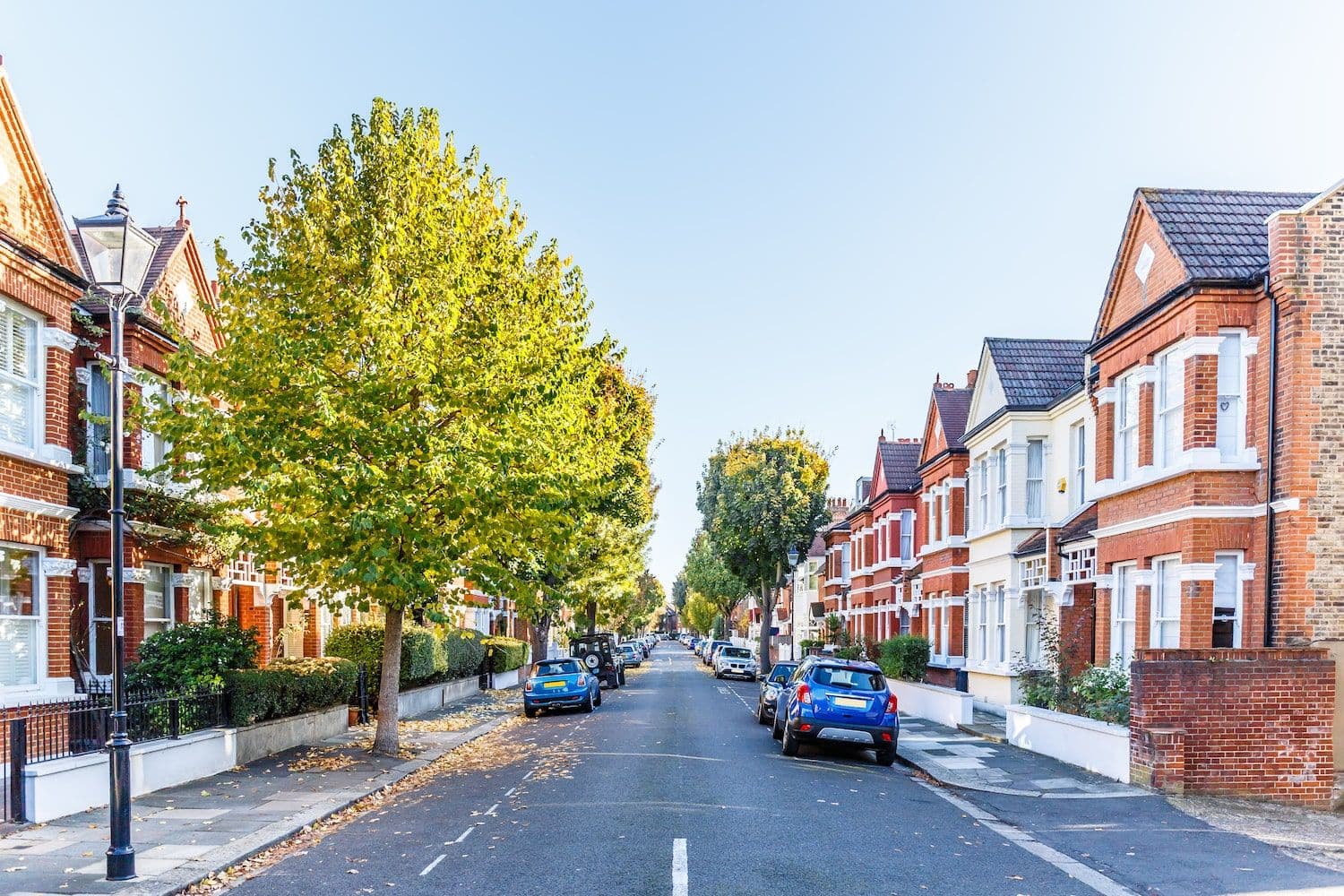Should I report a neighbour for not social distancing?
