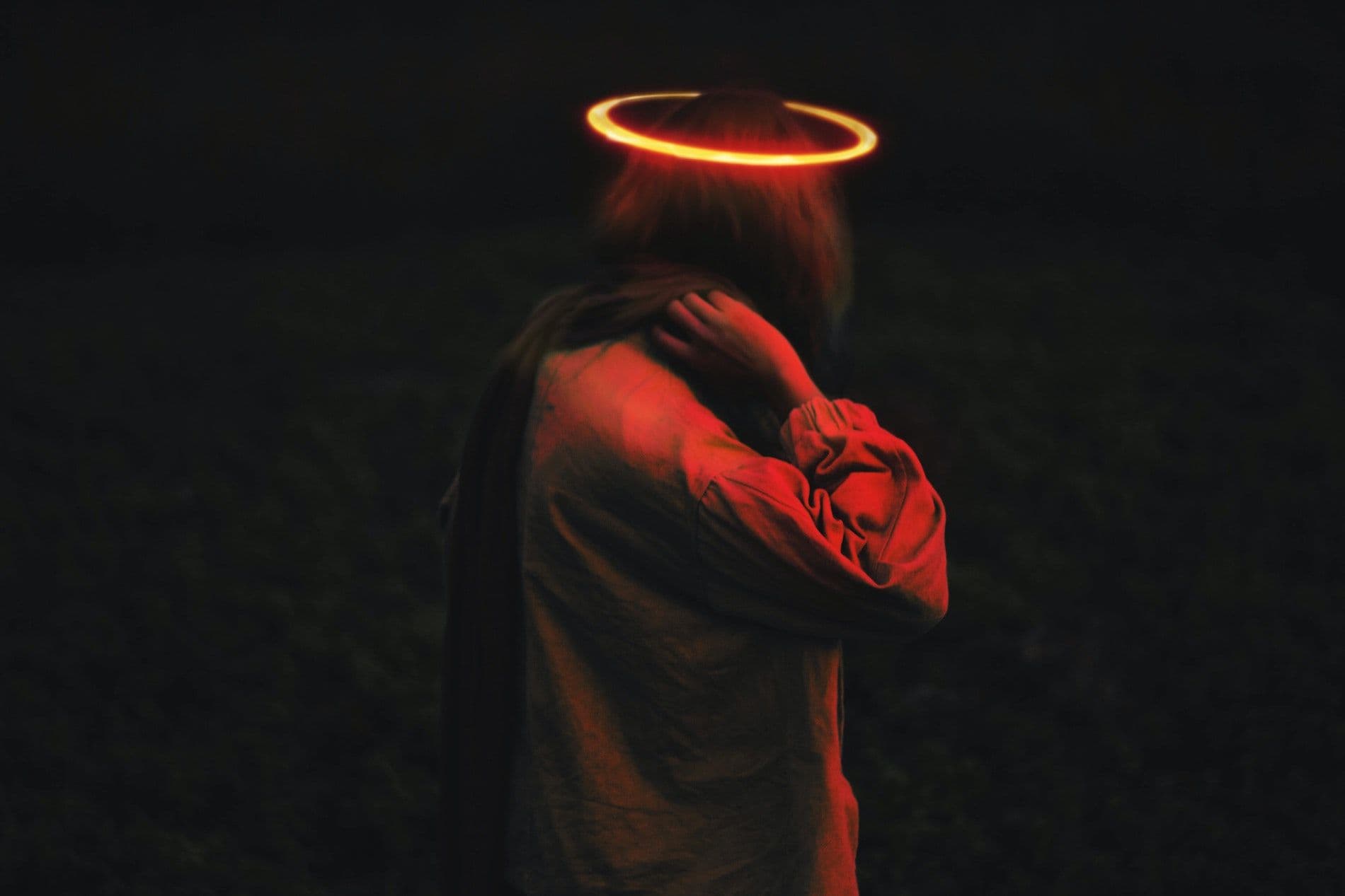 What is the halo or horn effect and how does it affect workplace culture?