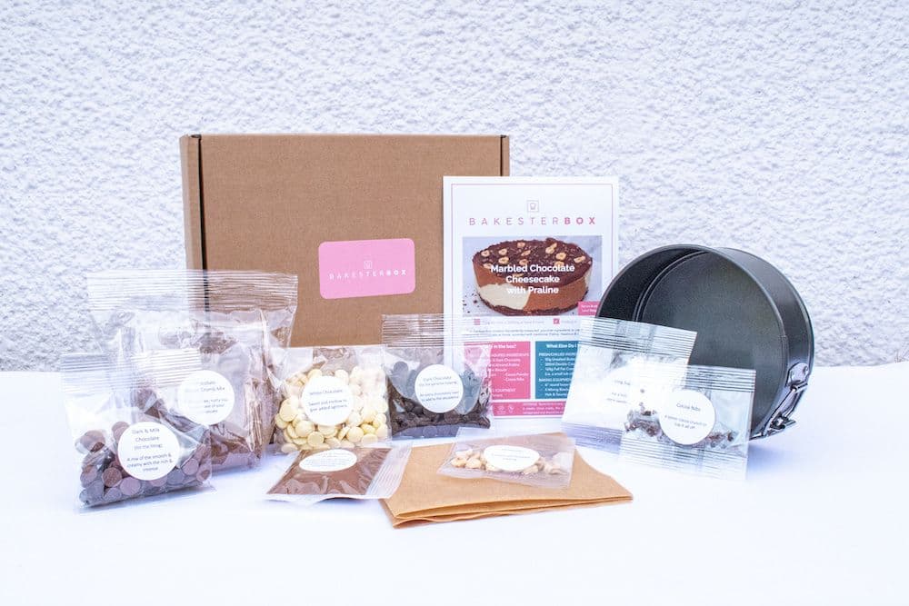 Chocolate-Cheesecake-kit-with-tin--1--min