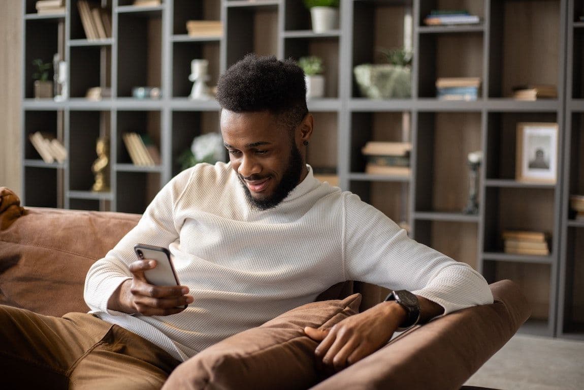 The de-influencing trend can help you to control your spending. Here's how!