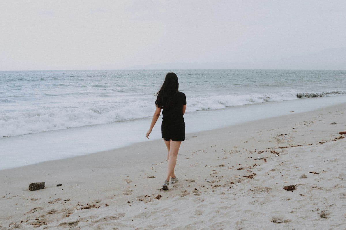 5 ways to live mindfully (according to a meditation teacher)