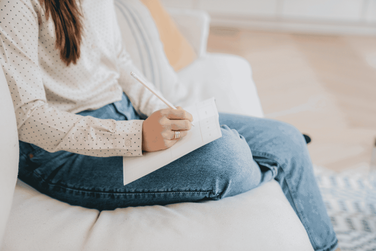 10 journal prompts to help you feel a little less stressed today